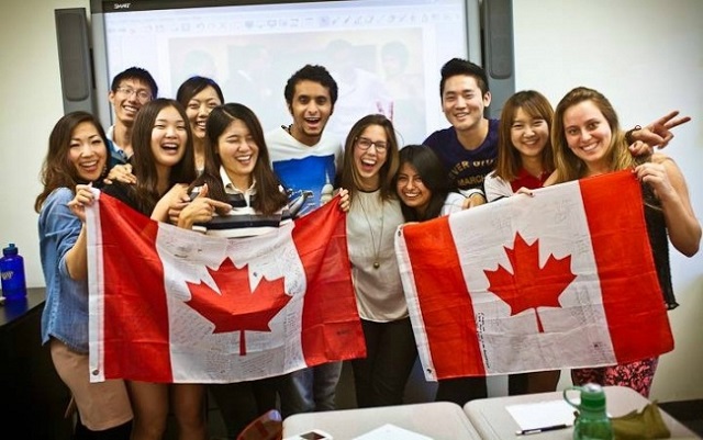 Giới hạn sinh viên nước ngoài sẽ tạo ra tình trạng thiếu lao động tạm thời - Canada giảm thị thực du học