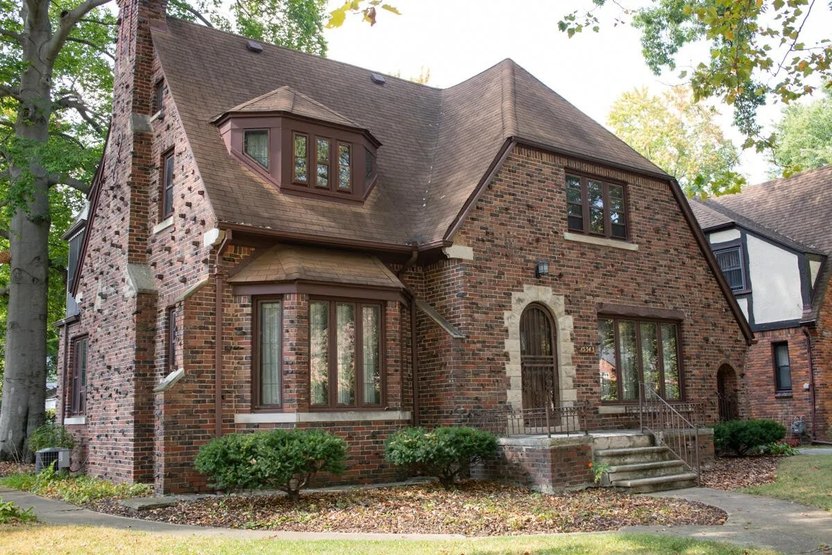 Ngôi nhà bốn phòng ngủ này ở Detroit, MI, được rao bán với giá 250.000 đô la.