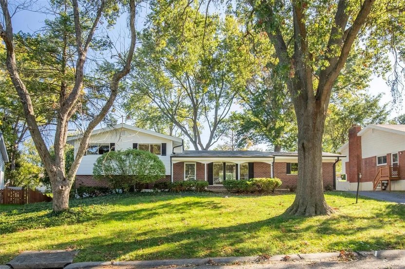 Ngôi nhà ba phòng ngủ này ở St. Louis, MO, được niêm yết với giá 260.000 đô la.